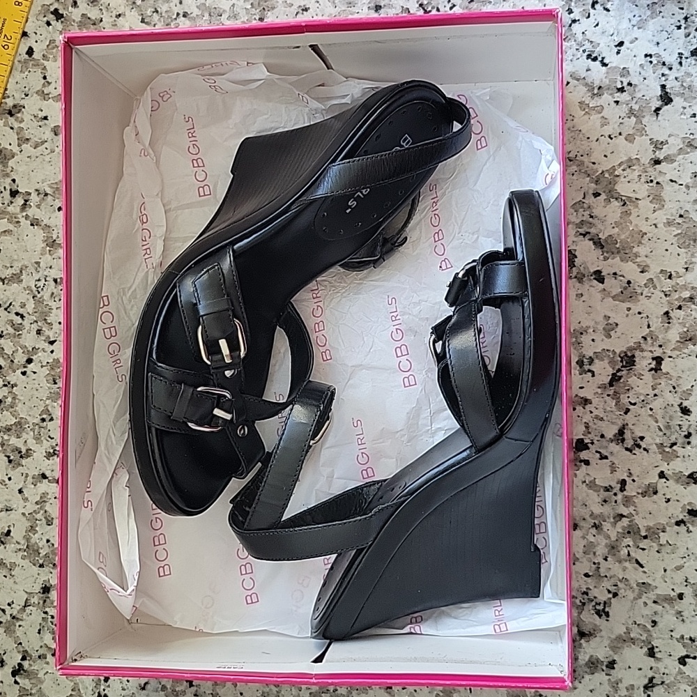 🔥🔥Special Free Offer!!🔥🔥BCBGirls wedge sandals